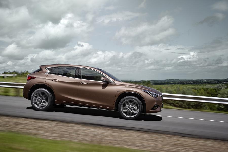  Infiniti Q30 2.2d 2015 года  (фото 4 из 11)